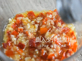 蒜蓉粉丝蒸丝瓜好看又好吃，秘密就在这酱料 