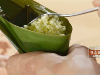 甜粽子和咸粽子都过时了！鲜果粽子才是王道 