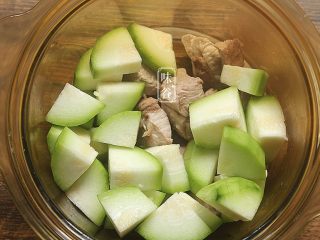 夏日消暑健胃靓汤~茨实节瓜汤 