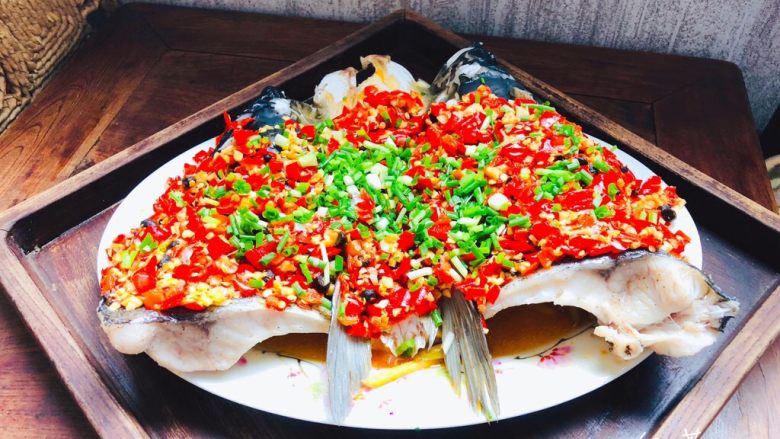 拿的出手的宴客菜，剁椒鱼头，超下饭零失败 