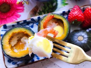 鹌鹑蛋鲜虾贝贝小南瓜盅 